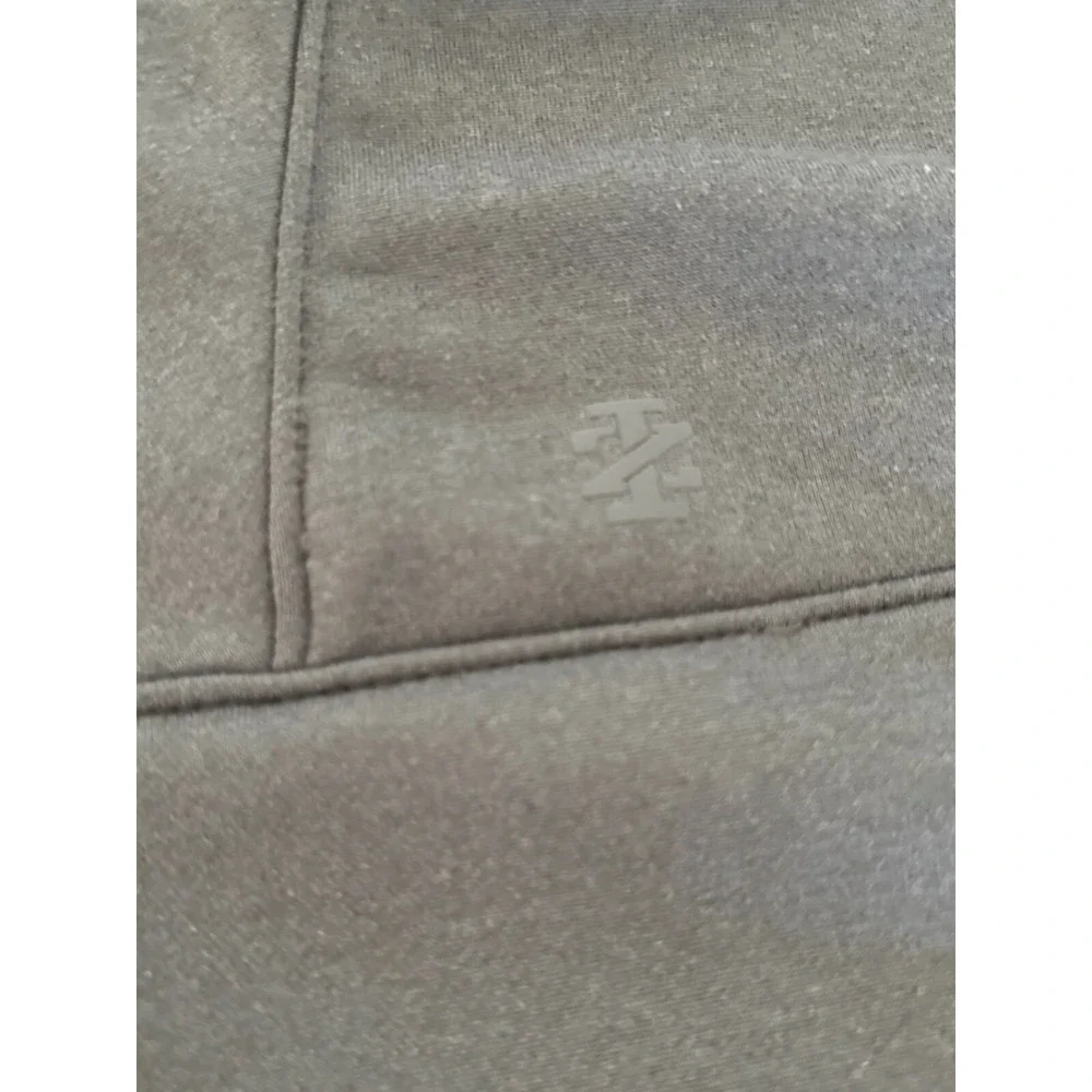 IZOD Gray Long Sleeve 1/4 Zip Pullover Men Size L Orange‎ Accents